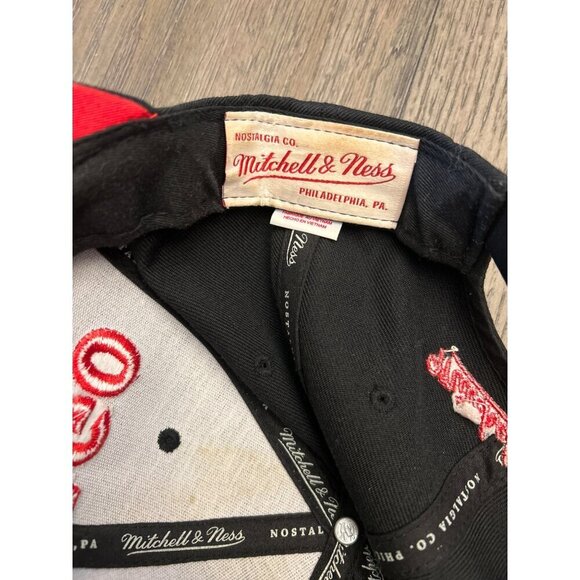 Mitchell & Ness NBA Hardwood Classics Chicago Bulls Snapback Hat - Picture 2 of 4